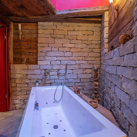 Schwalbennest Dağ evi