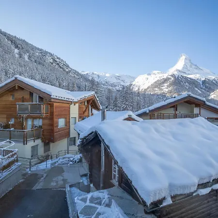 Schwalbennest 木屋 *